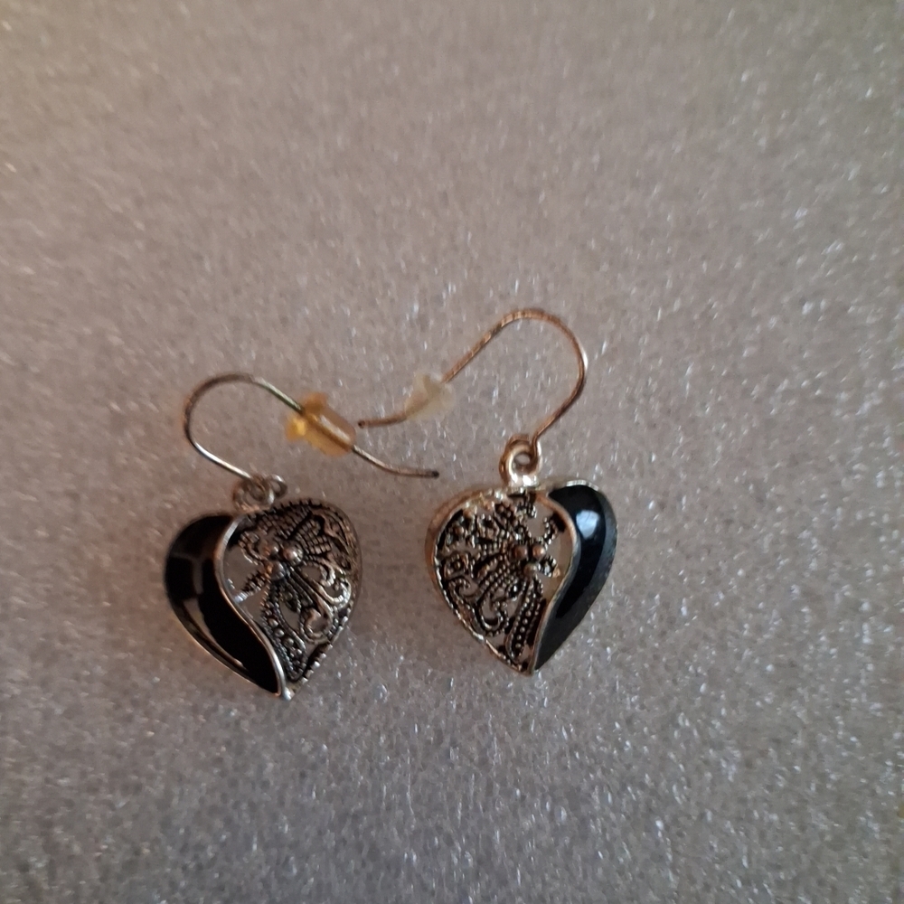 Elegant Black Heart Earrings